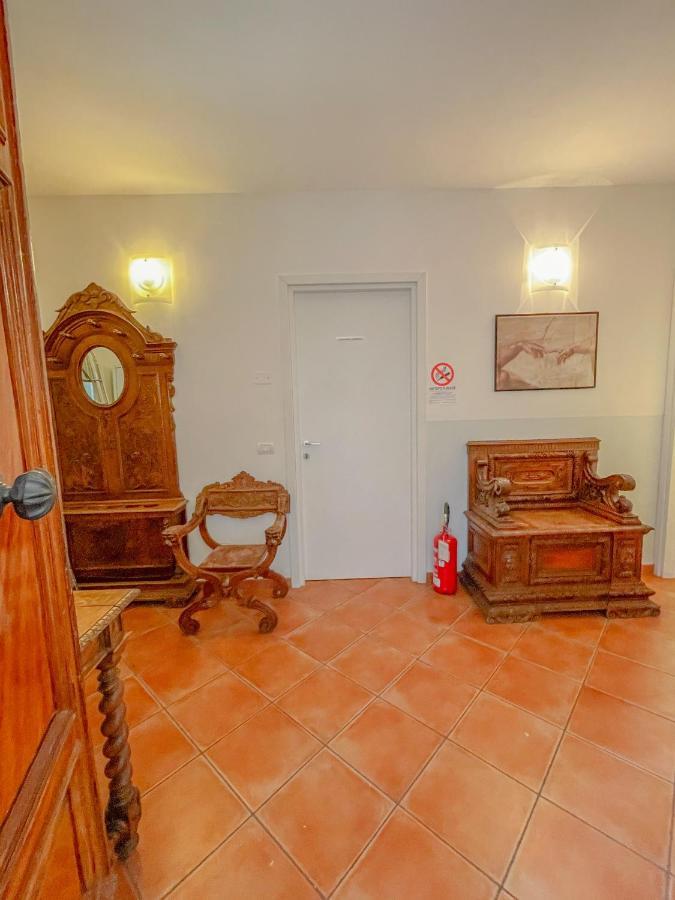 Emerald Palace Hostal