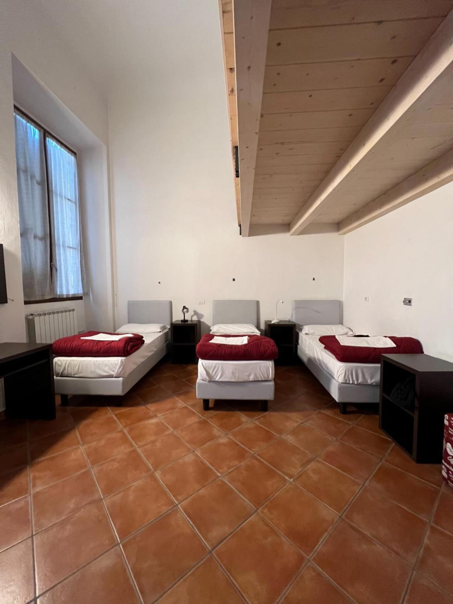 Emerald Palace Hostal