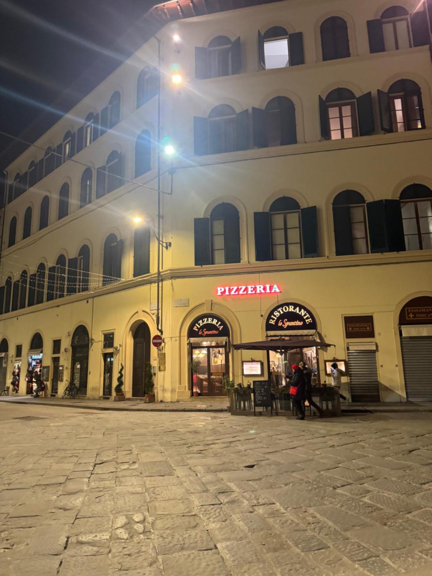 Emerald Palace Hostal Florencia